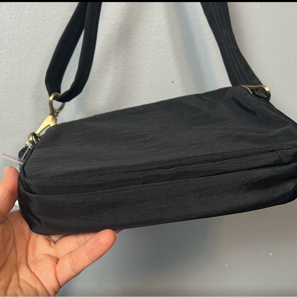 Travelon Black Crossbody Anti-Theft Nylon Bag - Picture 4 of 10